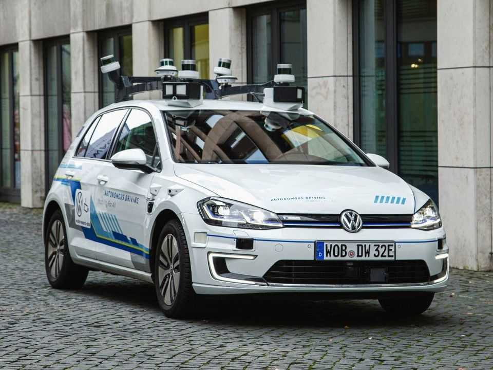 Volkswagen Golf elétrico em testes de condução autônoma